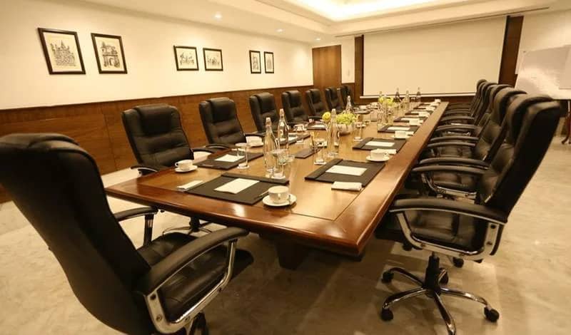 Boardroom table in Resolute L2