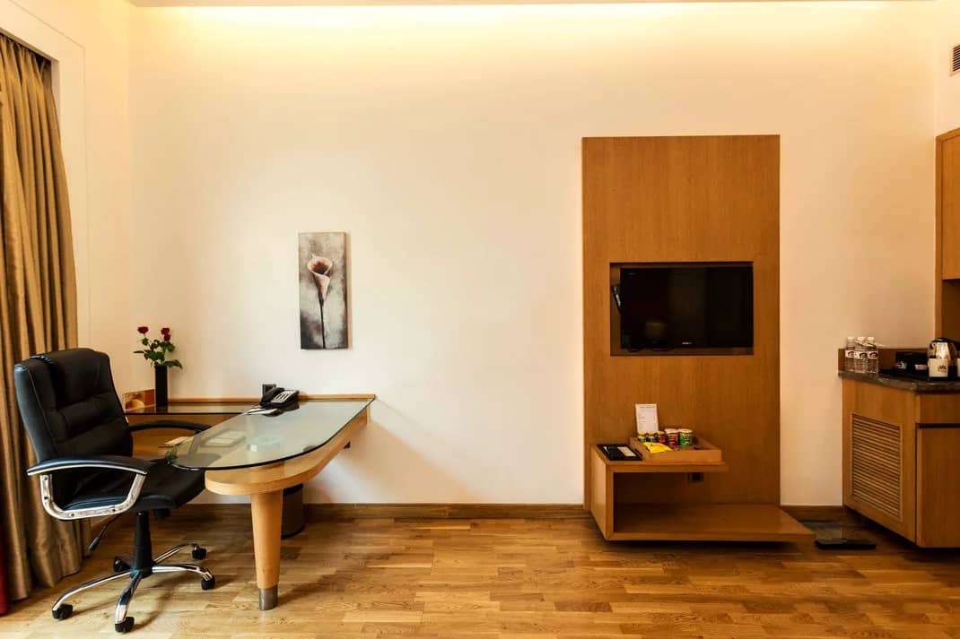 Work desk in the Executive Room